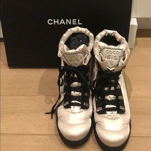 CHANEL 2018 Coco Neige Boots 37.5 NWB